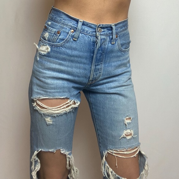 💓RIPPED LEVIS 501💓 - Picture 2 of 7